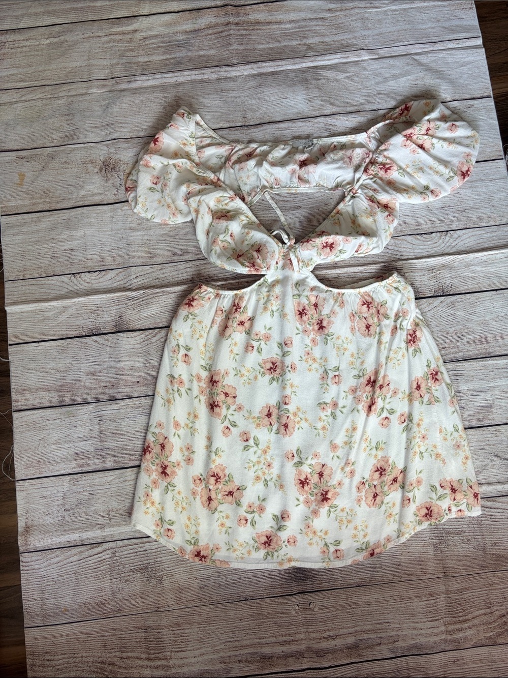 Cream Floral Tie-Front Crop Top with Puff Sleeves